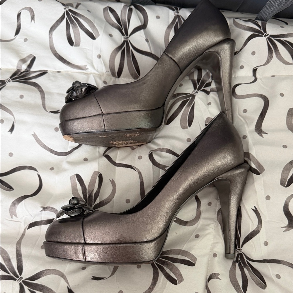 CHANEL Metallic Camellia Platform Pumps - Gunmetal - Picture 8 of 13